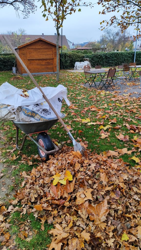 Gartenarbeit im Herbst